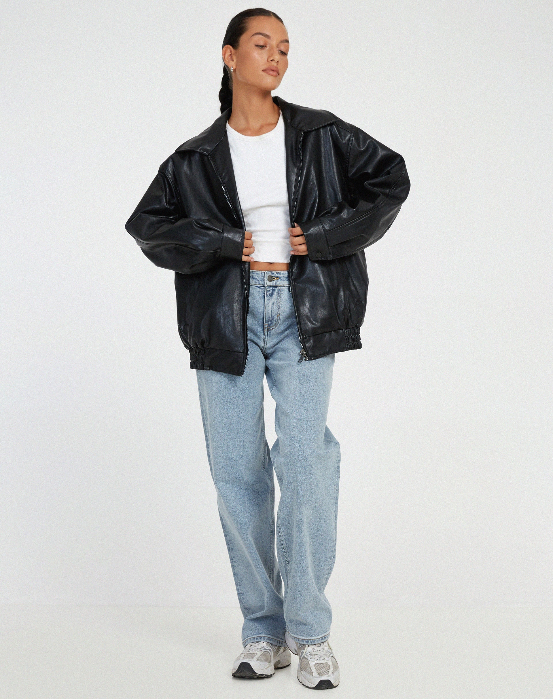 Relaxed Fit Women's Leather Jacket with Zip-Up Closure and High Collar