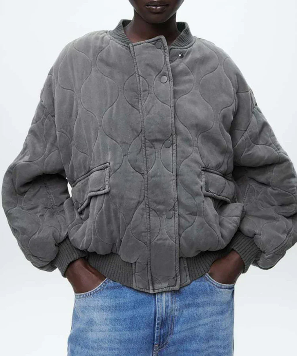 Women's Oversized Quilted Bomber Jacket Featuring Snap Buttons and Pockets