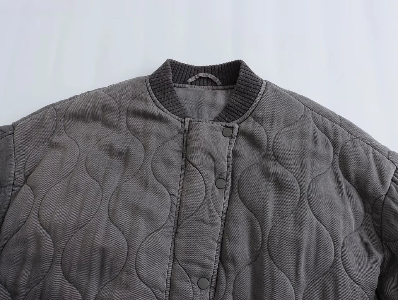 Women's Oversized Quilted Bomber Jacket Featuring Snap Buttons and Pockets