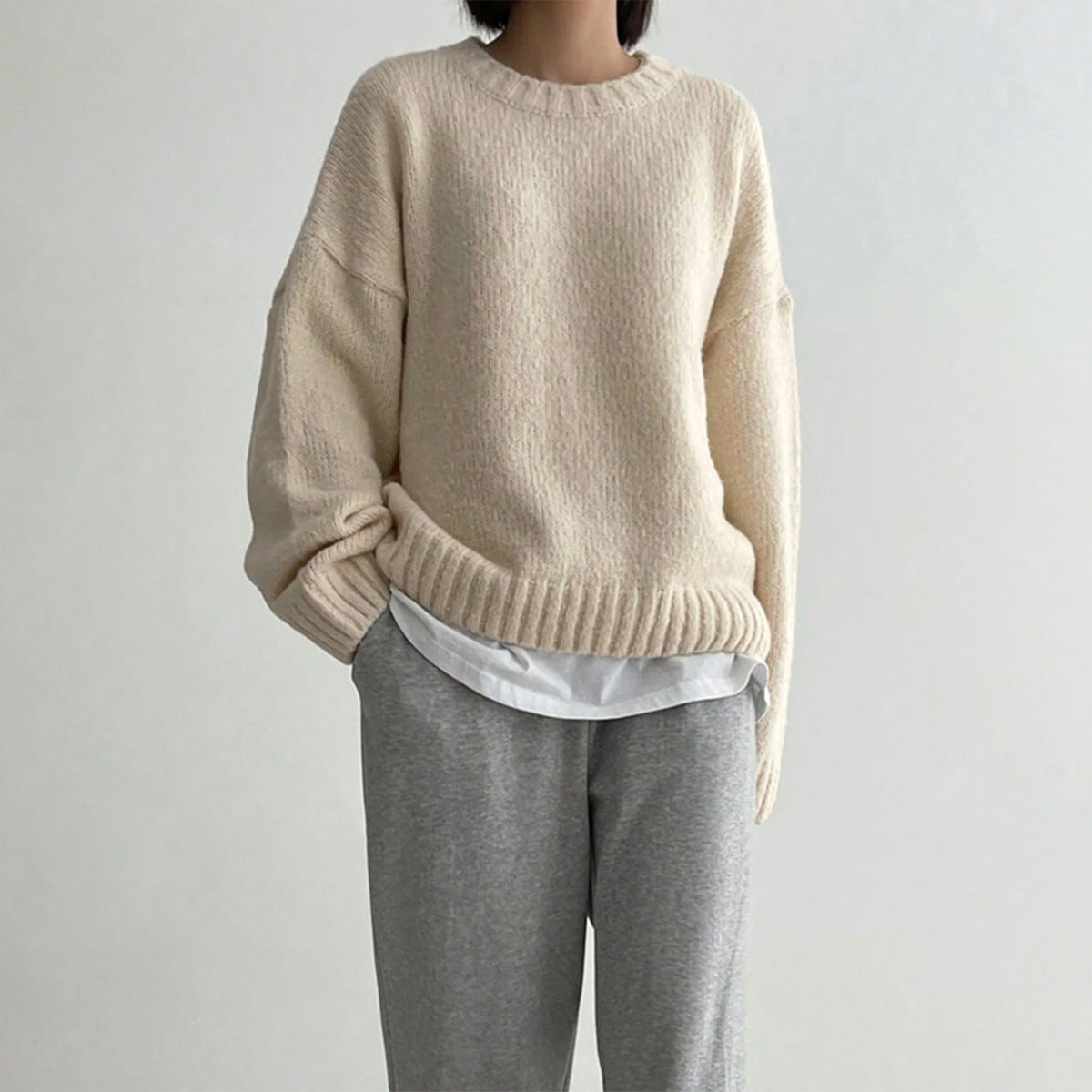 Women's Oversized Knit Sweater with Crew Neck and Ribbed Detailing