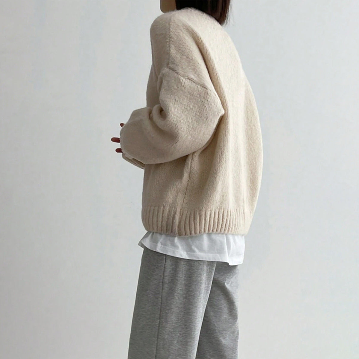 Women's Oversized Knit Sweater with Crew Neck and Ribbed Detailing