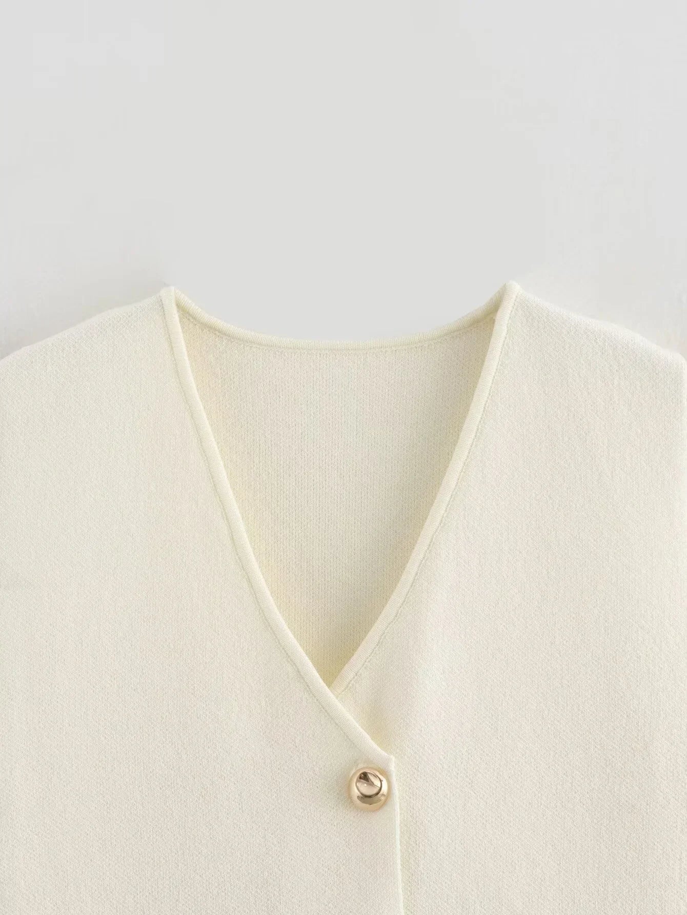 Women's Sleeveless Knitted Vest Top with Button-Front Closure