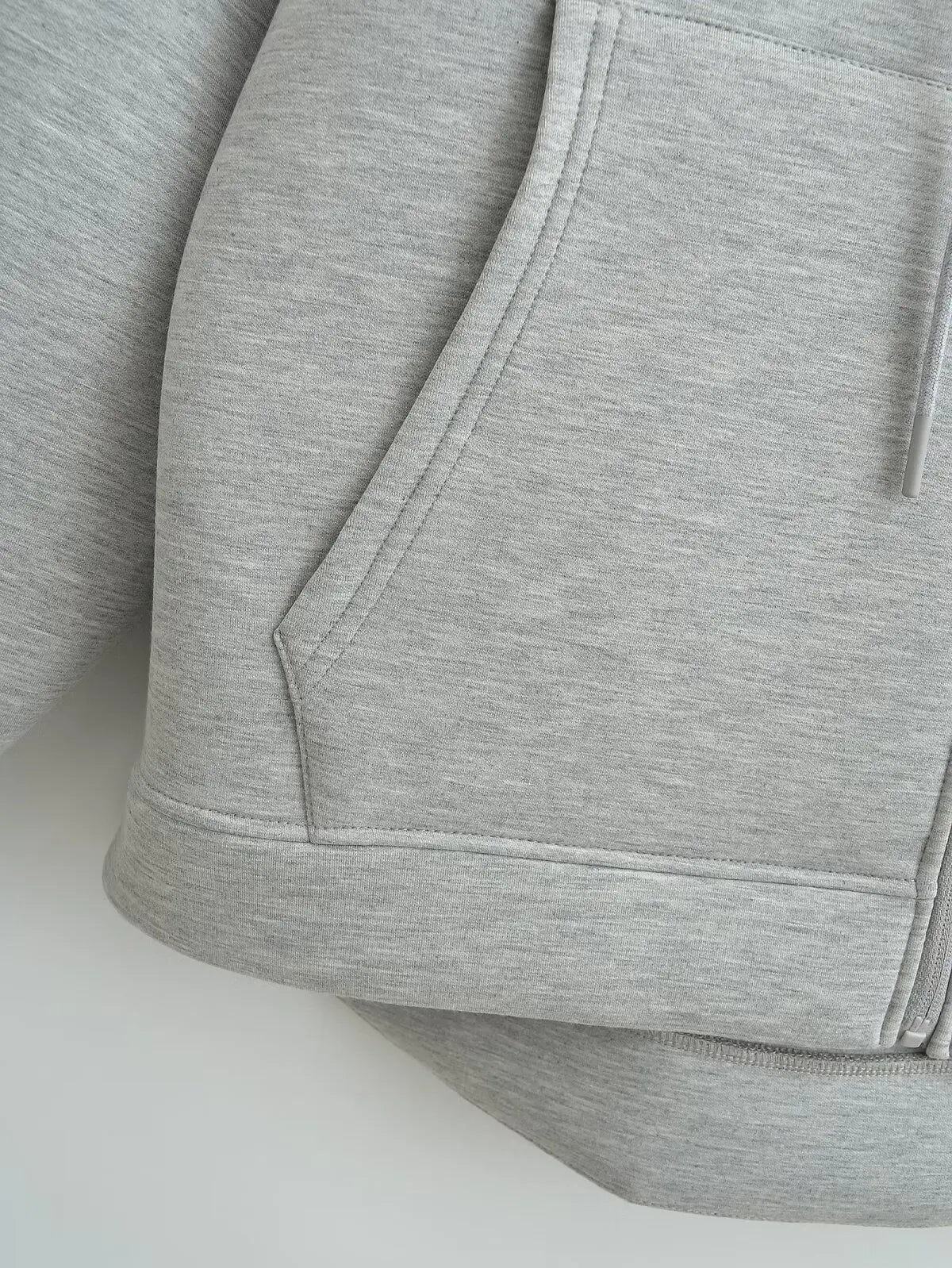 Women's Loose-Fit Zip-Up Hoodie with Drawstring Hood and Pockets