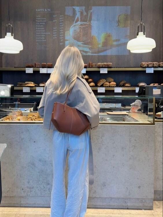 Vintage-Inspired Women's Tote Bag with Durable Top Handles