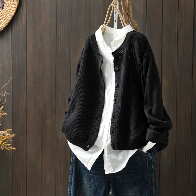Women's Oversized Knit Cardigan Featuring Pocket and Button Closure