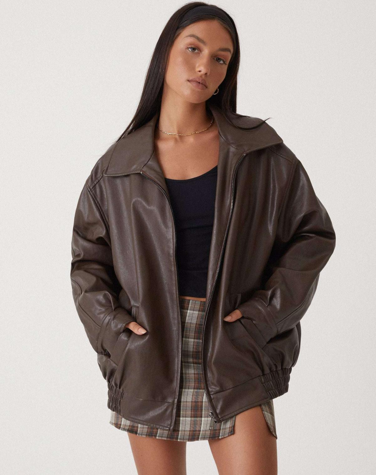Relaxed Fit Women's Leather Jacket with Zip-Up Closure and High Collar