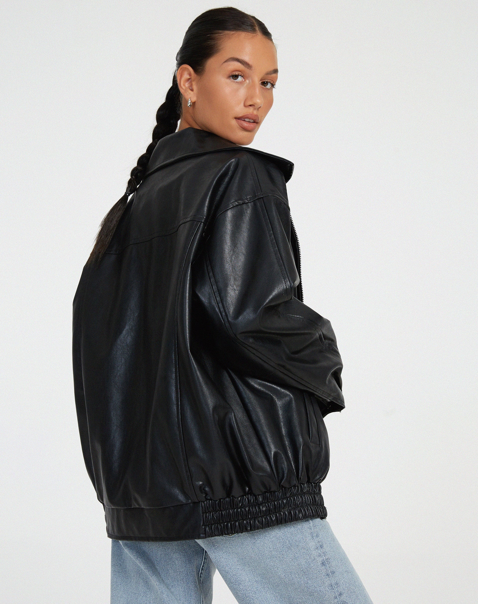 Relaxed Fit Women's Leather Jacket with Zip-Up Closure and High Collar