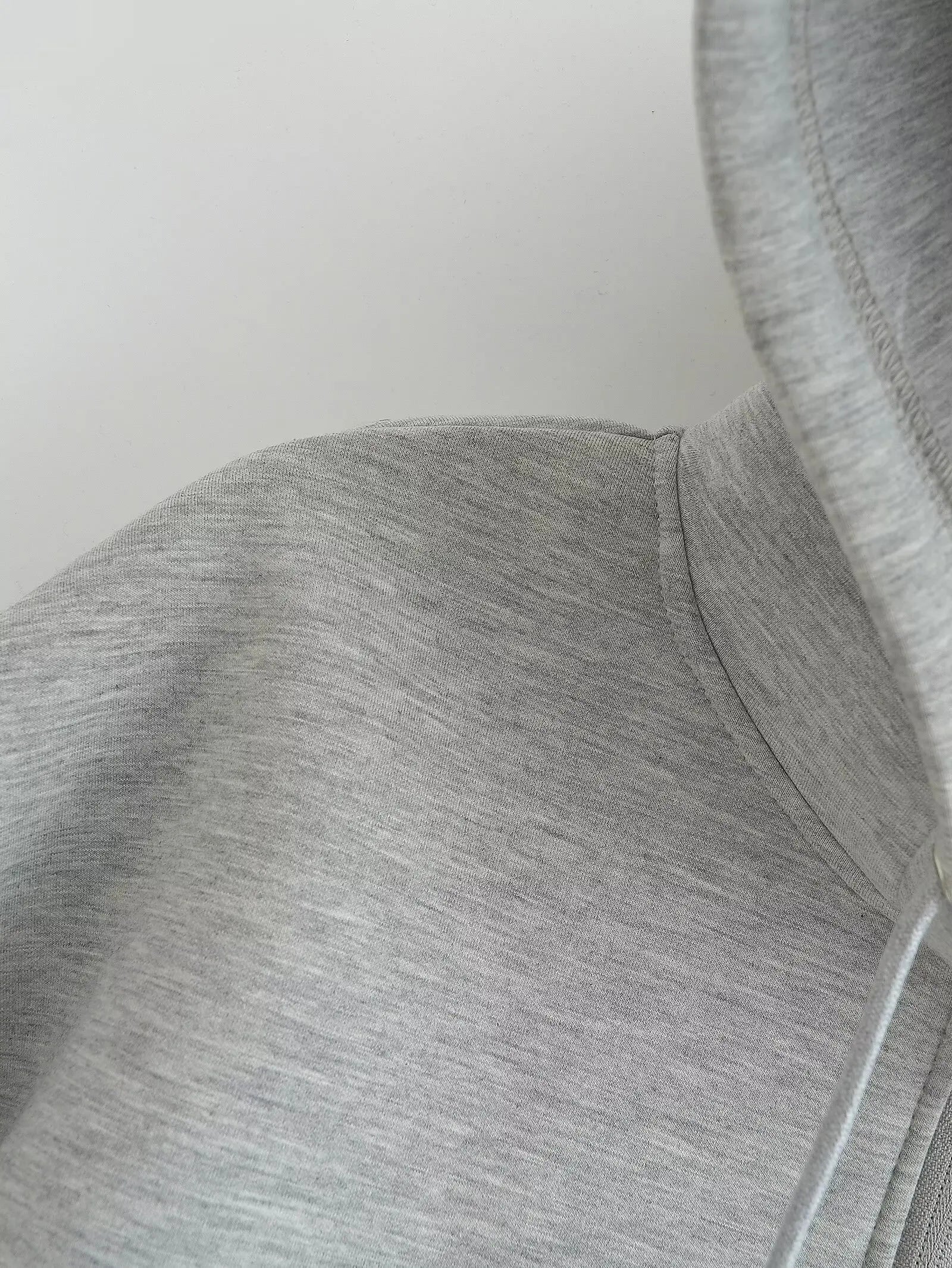 Women's Loose-Fit Zip-Up Hoodie with Drawstring Hood and Pockets