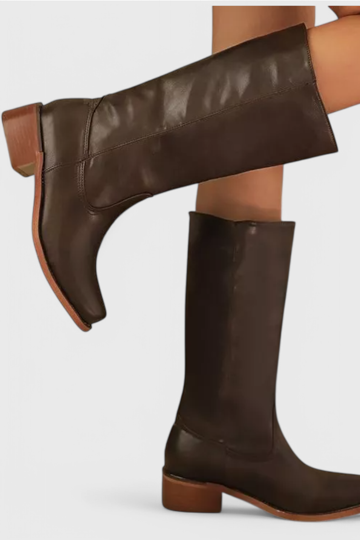 Women's Knee-High Boots Featuring a Stacked Heel and Timeless Round Toe