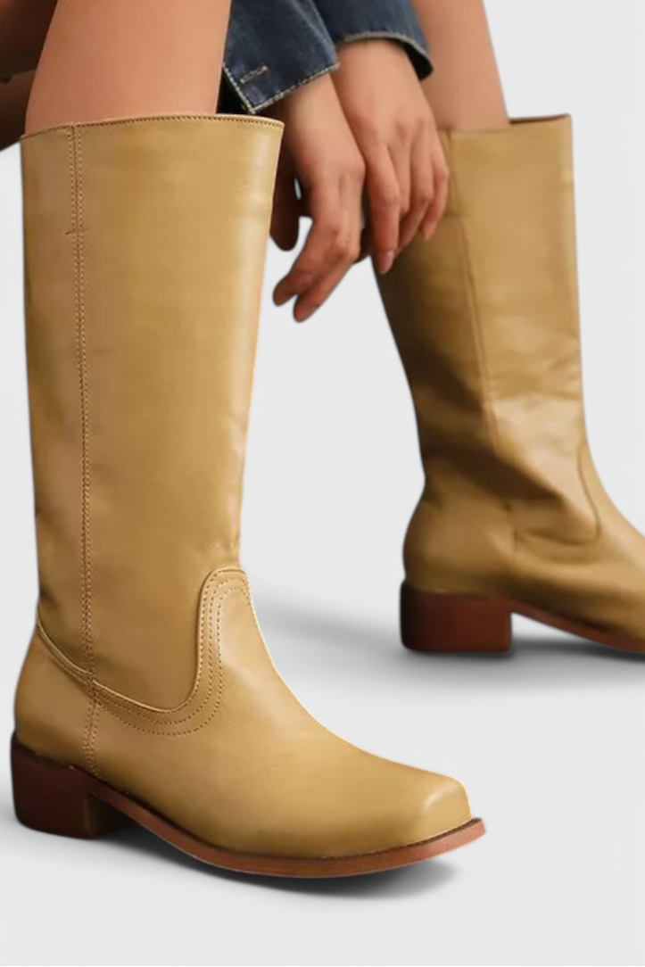 Women's Knee-High Boots Featuring a Stacked Heel and Timeless Round Toe
