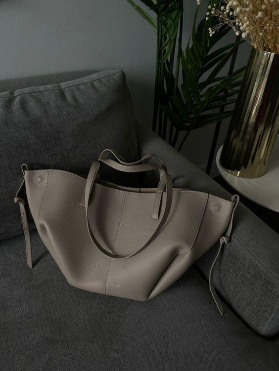 Vintage-Inspired Women's Tote Bag with Durable Top Handles