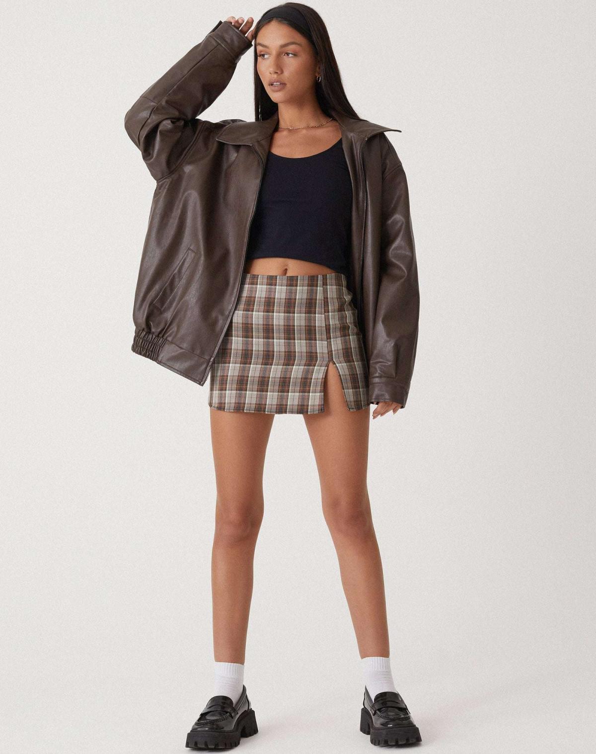 Relaxed Fit Women's Leather Jacket with Zip-Up Closure and High Collar